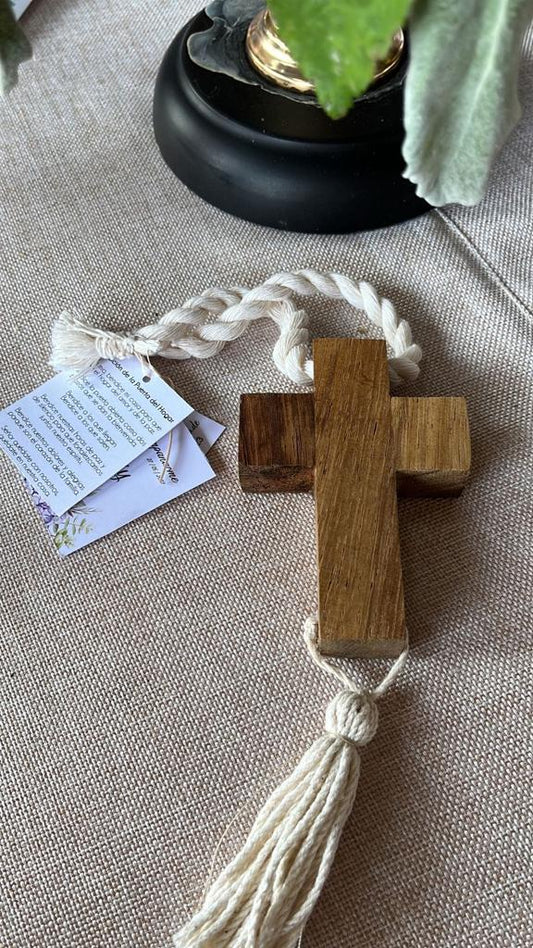 Cruz de madera, bendición para puerta.